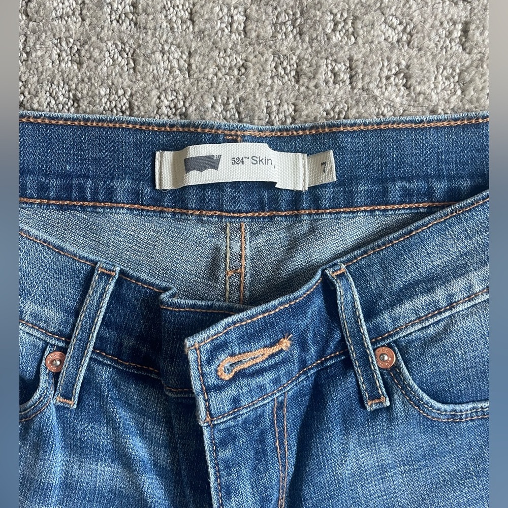Women’s Levi 524 Skinny Jeans size 7